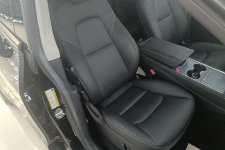 Used Tesla Model Y 2021 Standard Range Rear-Wheel Drive Version Right Front Seat