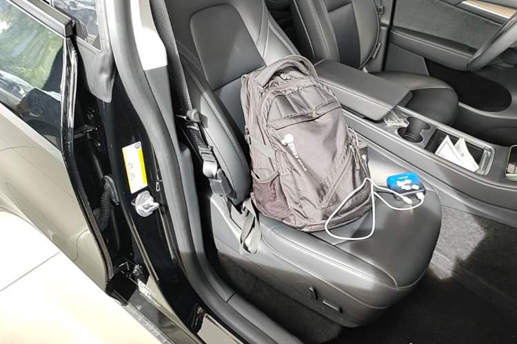 Used Tesla Model Y 2021 Standard Range Rear-Wheel Drive Version Right Front Seat