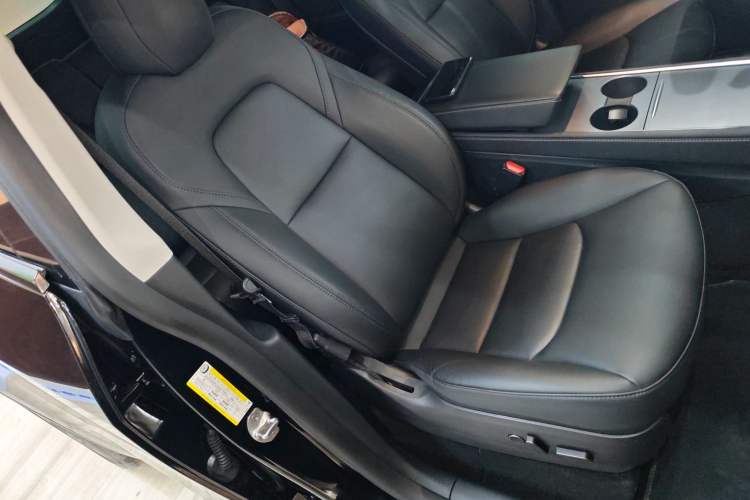 Used Tesla Model Y 2021 Long-Range All-Wheel-Drive Version 3D7 Right Front Seat