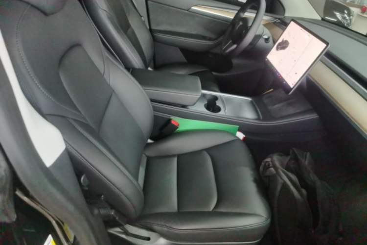 Used Tesla Model Y 2021 Long-Range All-Wheel-Drive Version Right Front Seat