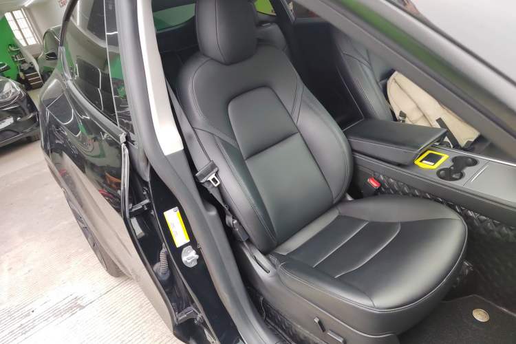 Used Tesla Model Y 2021 Standard Range Rear-Wheel Drive Version Right Front Seat