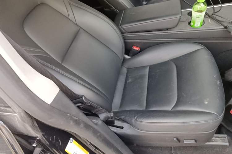 Used Tesla Model Y 2021 Standard Range Rear-Wheel Drive Version Right Front Seat