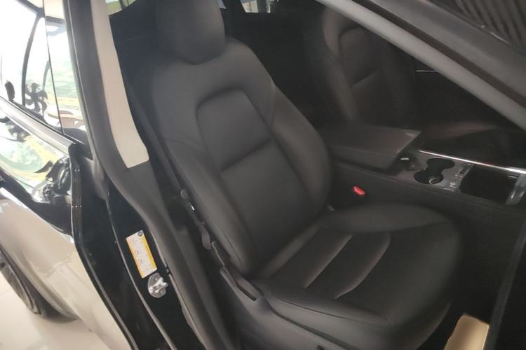 Used Tesla Model Y 2021 Standard Range Rear-Wheel Drive Version Right Front Seat