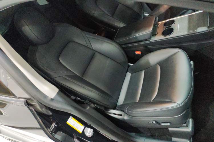 Used Tesla Model Y 2021 Long-Range All-Wheel-Drive Version Right Front Seat