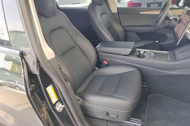Used Tesla Model Y 2021 Standard Range Rear-Wheel Drive Version Right Front Seat