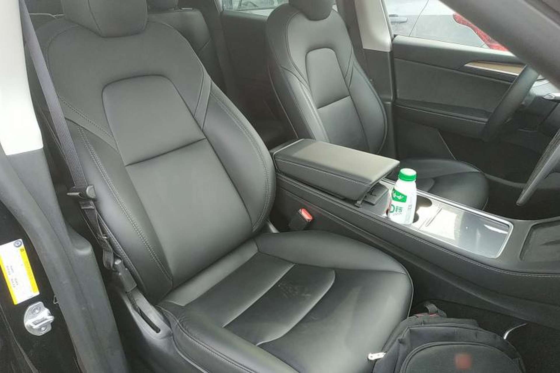 Used Tesla Model Y 2021 Standard Range Rear-Wheel Drive Version Right Front Seat