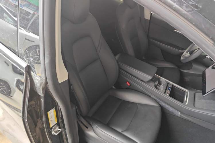 Used Tesla Model Y 2021 Standard Range Rear-Wheel Drive Version Right Front Seat