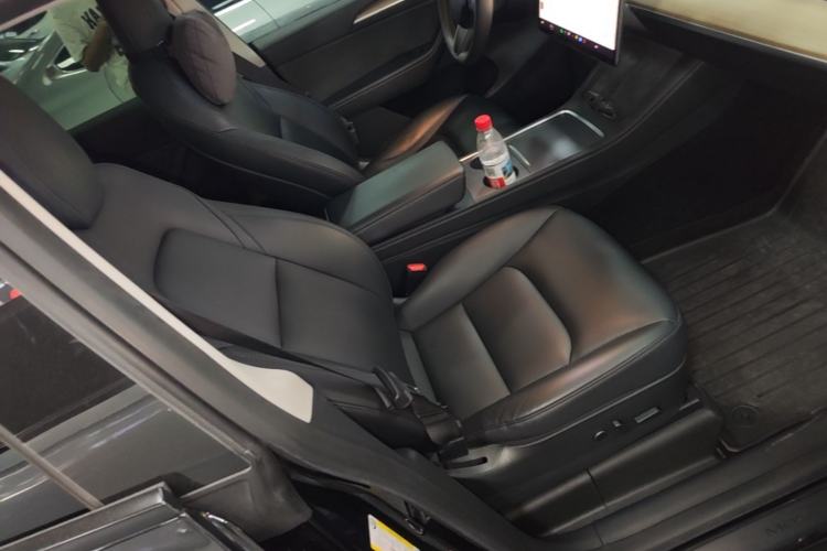 Used Tesla Model Y 2021 Long-Range All-Wheel-Drive Version 3D7 Right Front Seat