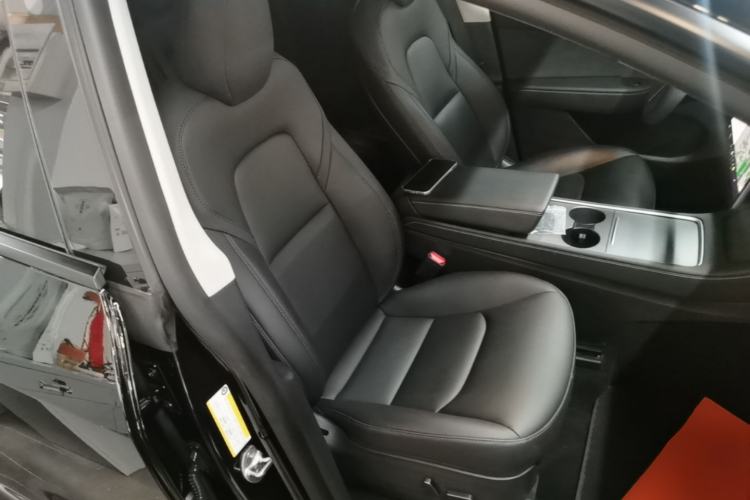 Used Tesla Model Y 2021 Standard Range Rear-Wheel Drive Version Right Front Seat