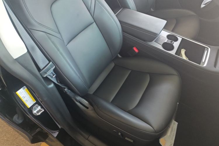 Used Tesla Model Y 2021 Standard Range Rear-Wheel Drive Version Right Front Seat