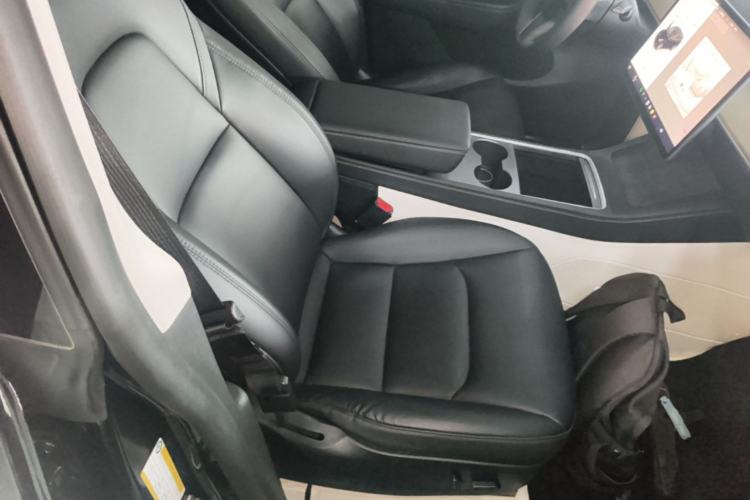 Used Tesla Model Y 2021 Standard Range Rear-Wheel Drive Version Right Front Seat