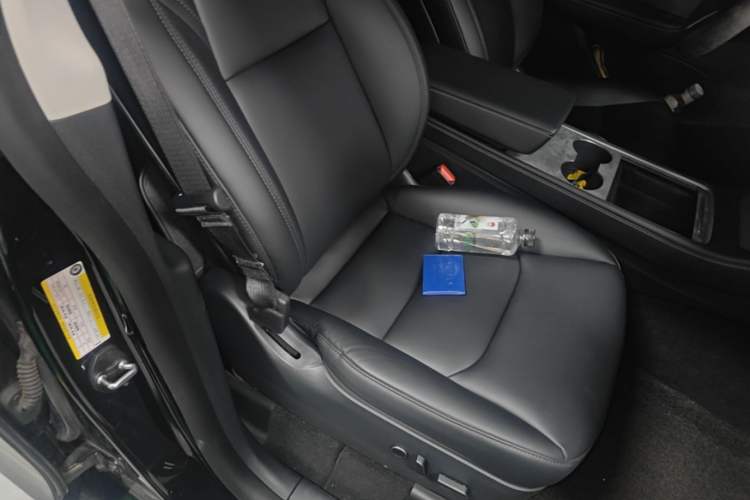Used Tesla Model Y 2021 Long-Range All-Wheel-Drive Version 3D7 Right Front Seat