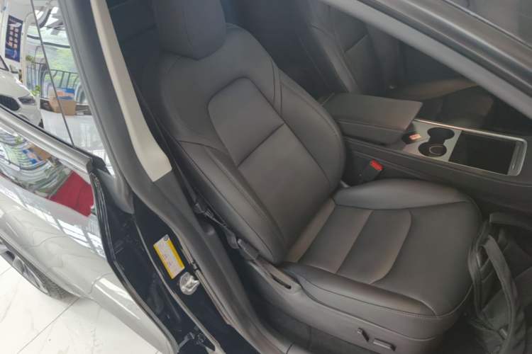 Used Tesla Model Y 2021 Standard Range Rear-Wheel Drive Version Right Front Seat