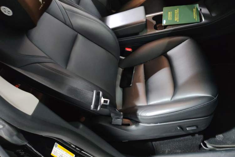Used Tesla Model Y 2021 Standard Range Rear-Wheel Drive Version Right Front Seat