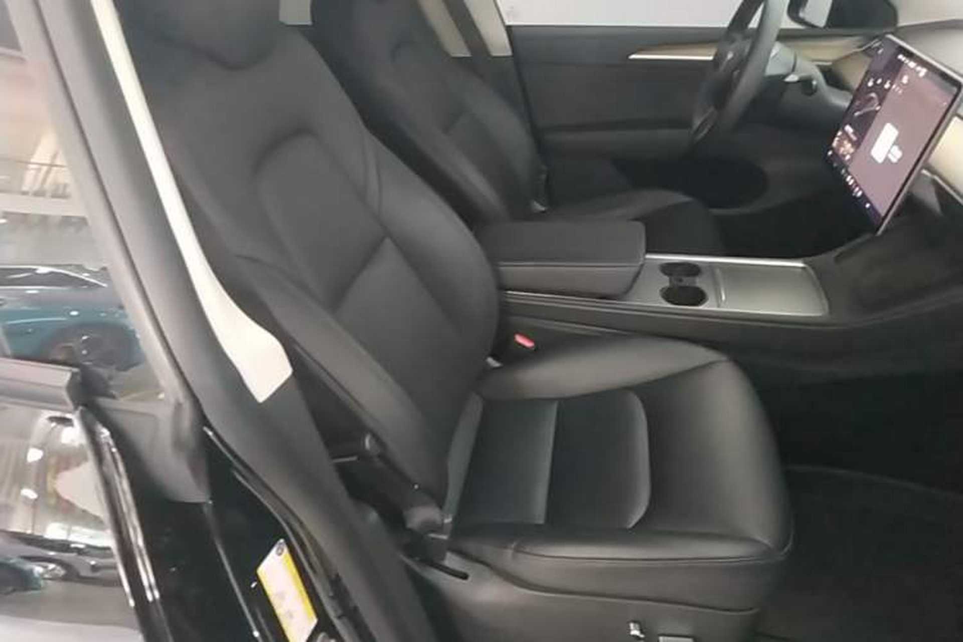 Used Tesla Model Y 2021 Standard Range Rear-Wheel Drive Version Right Front Seat