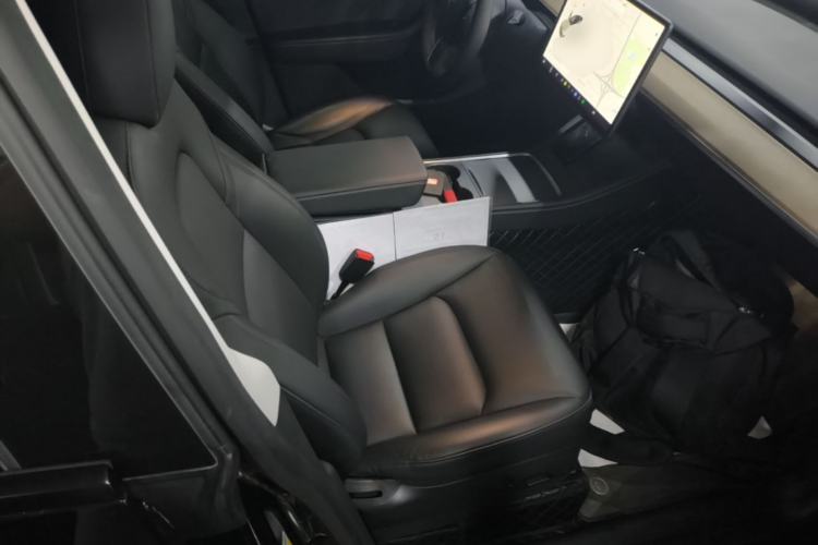 Used Tesla Model Y 2021 Long-Range All-Wheel-Drive Version 3D7 Right Front Seat