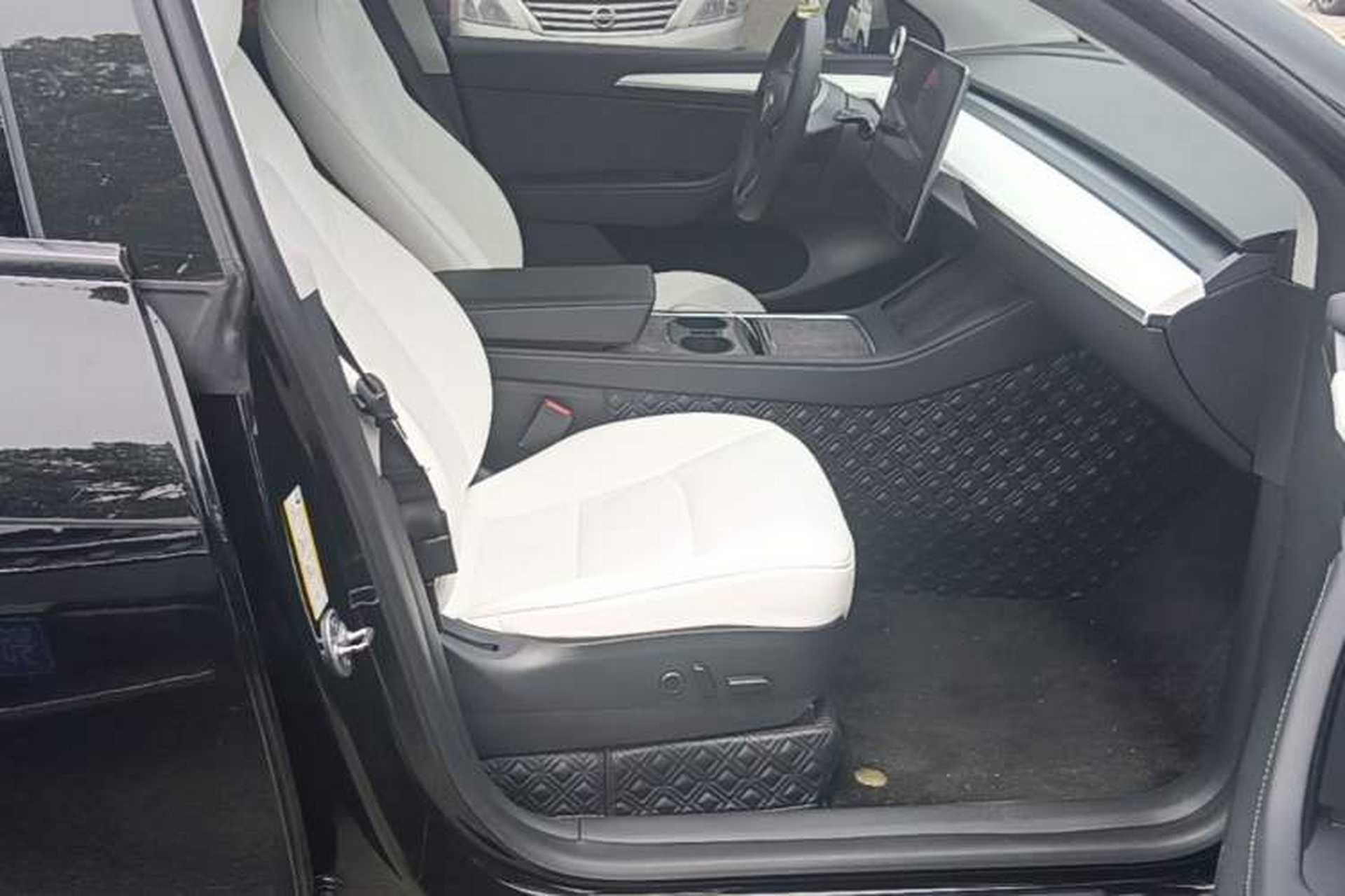 Used Tesla Model Y 2021 Long-Range All-Wheel-Drive Version 3D7 Right Front Seat