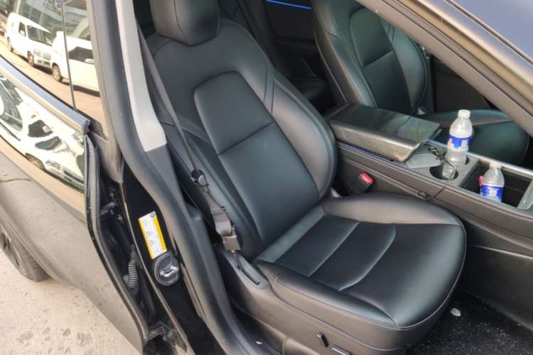 Used Tesla Model Y 2021 Standard Range Rear-Wheel Drive Version Right Front Seat