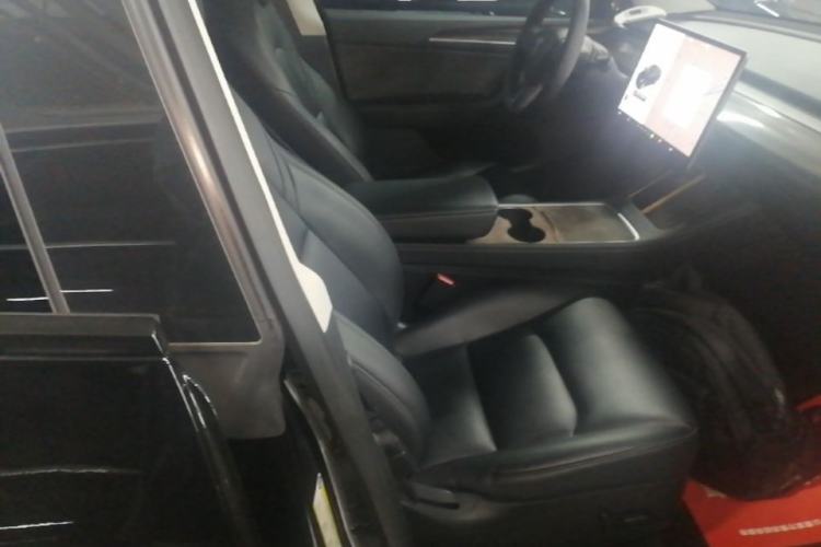 Used Tesla Model Y 2021 Standard Range Rear-Wheel Drive Version Right Front Seat