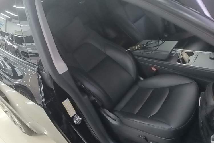 Used Tesla Model Y 2021 Long-Range All-Wheel-Drive Version Right Front Seat