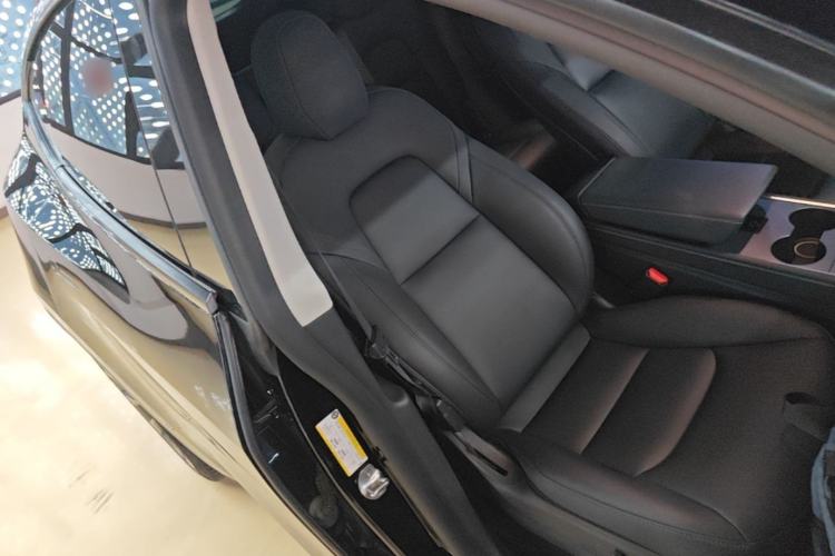 Used Tesla Model Y 2021 Standard Range Rear-Wheel Drive Version Right Front Seat