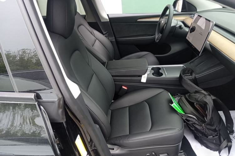 Used Tesla Model Y 2021 Long-Range All-Wheel-Drive Version Right Front Seat