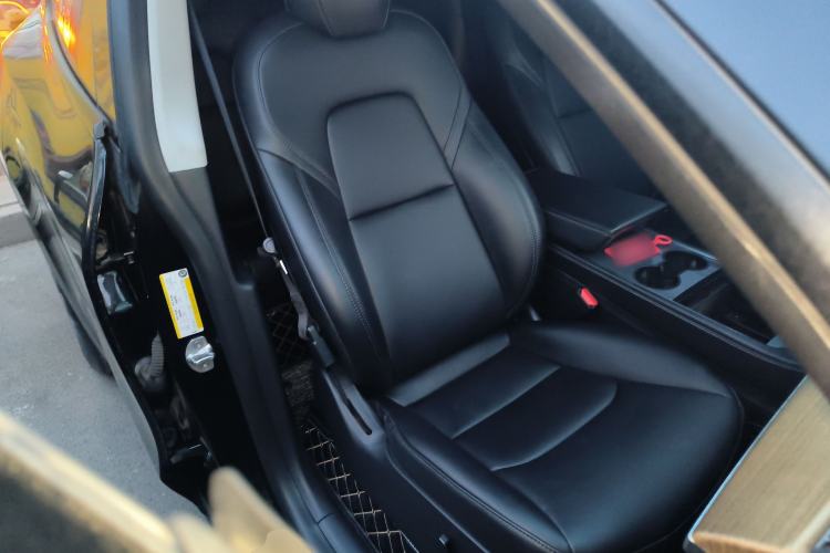 Used Tesla Model Y 2021 Standard Range Rear-Wheel Drive Version Right Front Seat