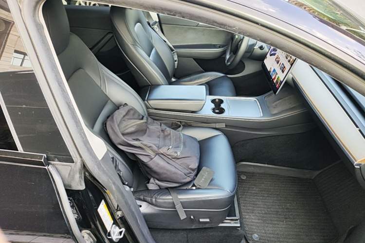 Used Tesla Model Y 2021 Standard Range Rear-Wheel Drive Version Right Front Seat