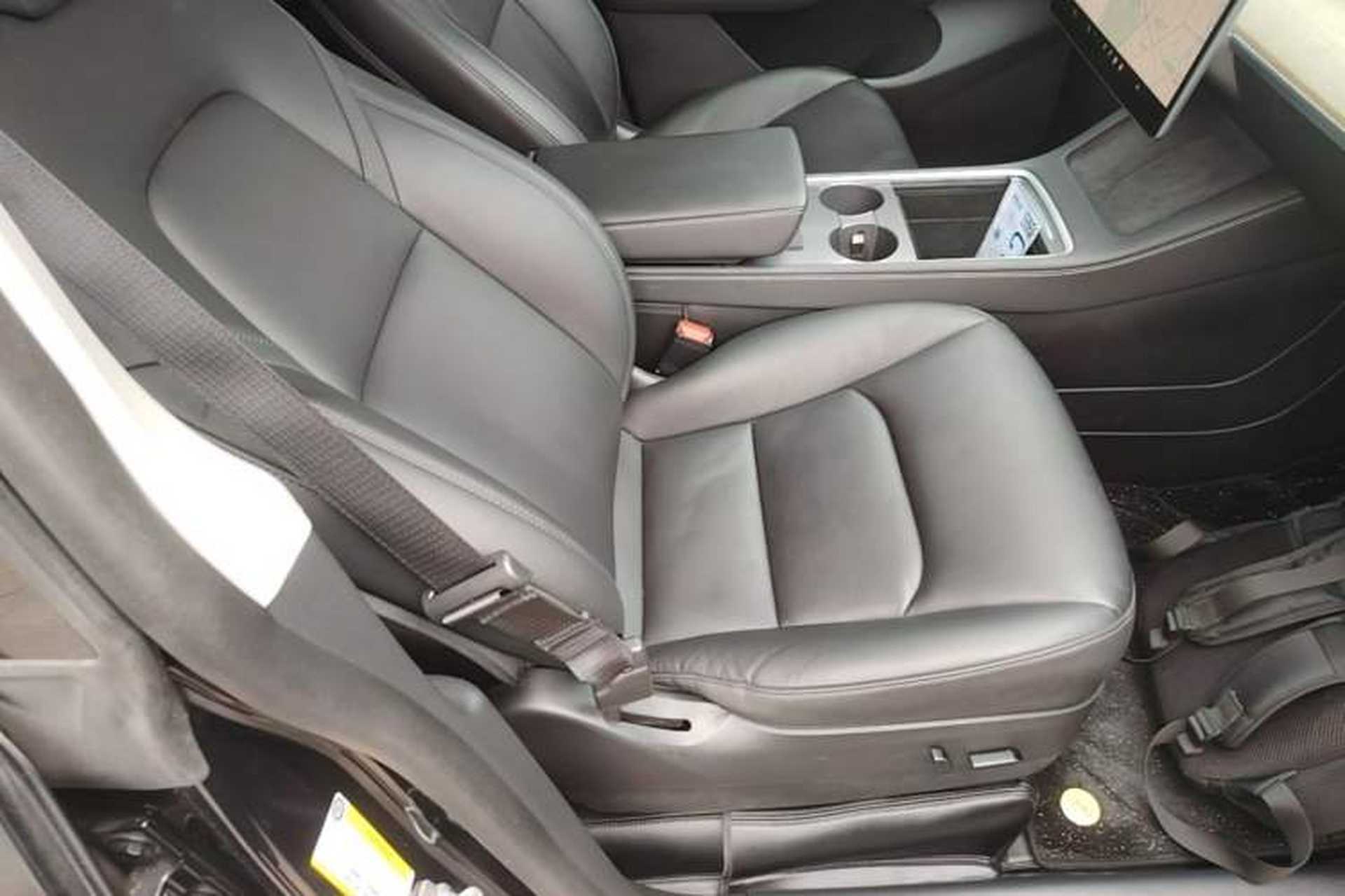 Used Tesla Model Y 2021 Standard Range Rear-Wheel Drive Version Right Front Seat