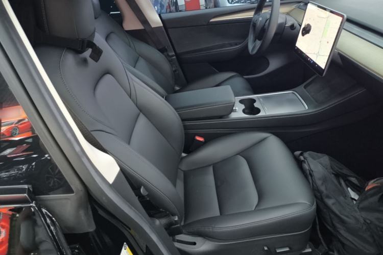 Used Tesla Model Y 2021 Standard Range Rear-Wheel Drive Version Right Front Seat