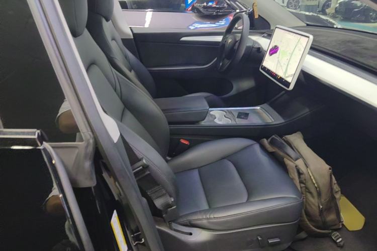 Used Tesla Model Y 2021 Long-Range All-Wheel-Drive Version 3D7 Right Front Seat