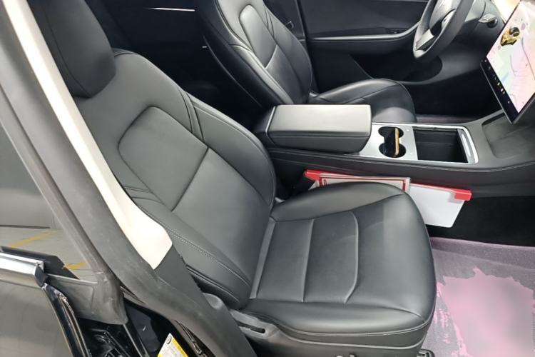 Used Tesla Model Y 2021 Long-Range All-Wheel-Drive Version Right Front Seat