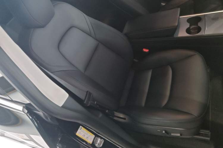 Used Tesla Model Y 2021 Long-Range All-Wheel-Drive Version Right Front Seat