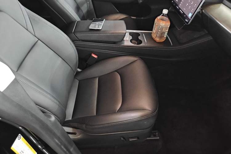 Used Tesla Model Y 2021 Revised Version 2 Long-Range All-Wheel-Drive Edition Right Front Seat