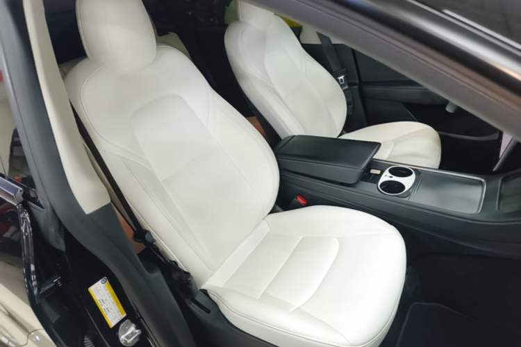 Used Tesla Model Y 2021 Standard Range Rear-Wheel Drive Version Right Front Seat