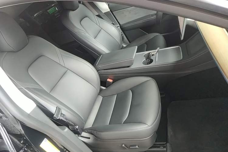 Used Tesla Model Y 2021 Standard Range Rear-Wheel Drive Version Right Front Seat