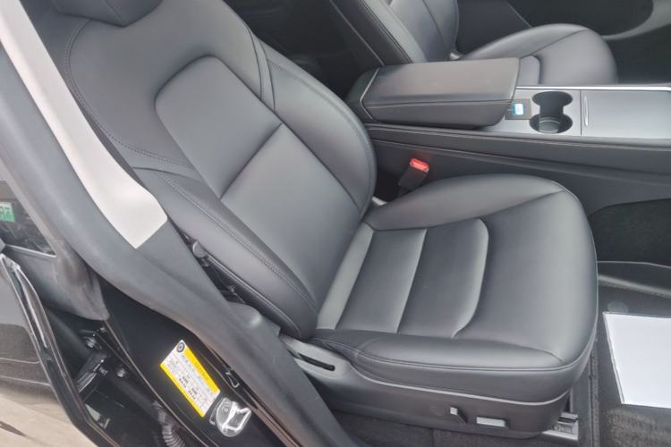 Used Tesla Model Y 2021 Standard Range Rear-Wheel Drive Version Right Front Seat