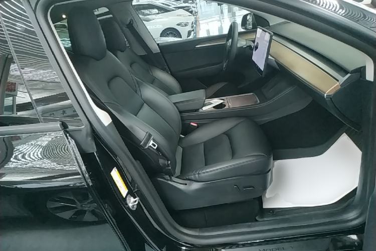 Used Tesla Model Y 2021 Standard Range Rear-Wheel Drive Version Right Front Seat