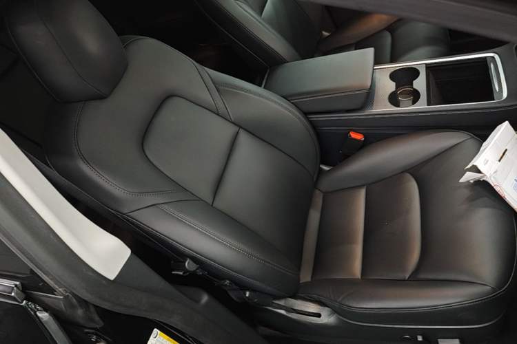 Used Tesla Model Y 2021 Long-Range All-Wheel-Drive Version 3D7 Right Front Seat