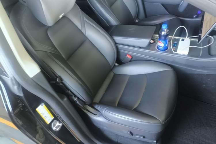 Used Tesla Model Y 2021 Standard Range Rear-Wheel Drive Version Right Front Seat