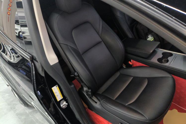 Used Tesla Model Y 2021 Standard Range Rear-Wheel Drive Version Right Front Seat