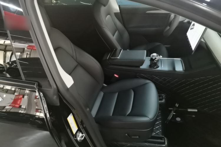 Used Tesla Model Y 2021 Standard Range Rear-Wheel Drive Version Right Front Seat