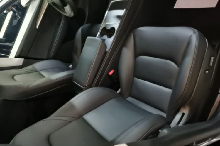 Used Tesla Model Y 2021 Long-Range All-Wheel-Drive Version 3D7 Right Front Seat
