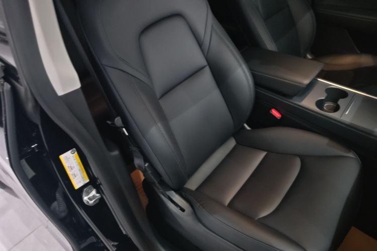 Used Tesla Model Y 2021 Standard Range Rear-Wheel Drive Version Right Front Seat
