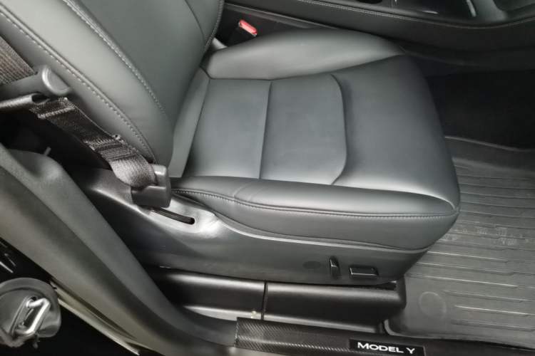 Used Tesla Model Y 2021 Long-Range All-Wheel-Drive Version 3D7 Right Front Seat