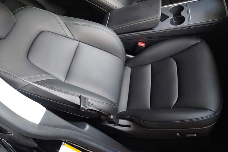 Used Tesla Model Y 2021 Revised Version 2 Long-Range All-Wheel-Drive Edition Right Front Seat