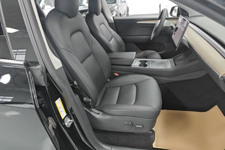 Used Tesla Model Y 2021 Long-Range All-Wheel-Drive Version Right Front Seat