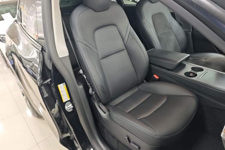 Used Tesla Model Y 2021 Long-Range All-Wheel-Drive Version 3D7 Right Front Seat