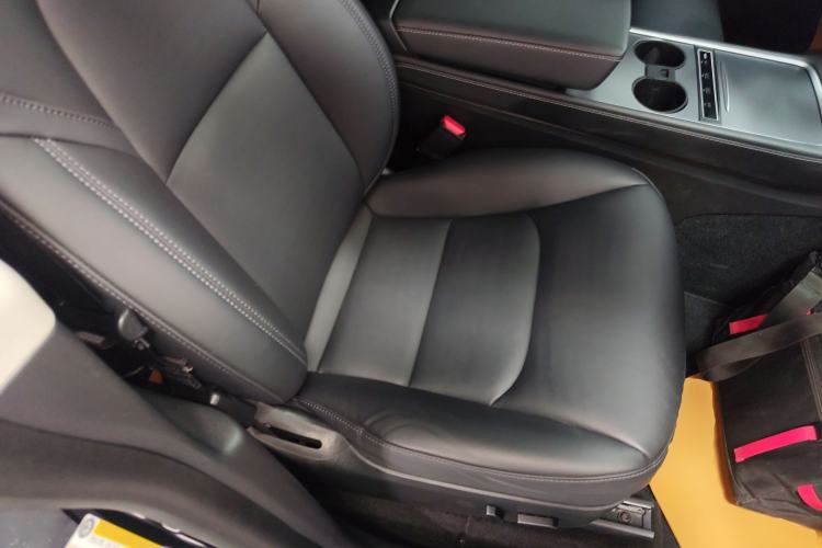 Used Tesla Model Y 2021 Standard Range Rear-Wheel Drive Version Right Front Seat