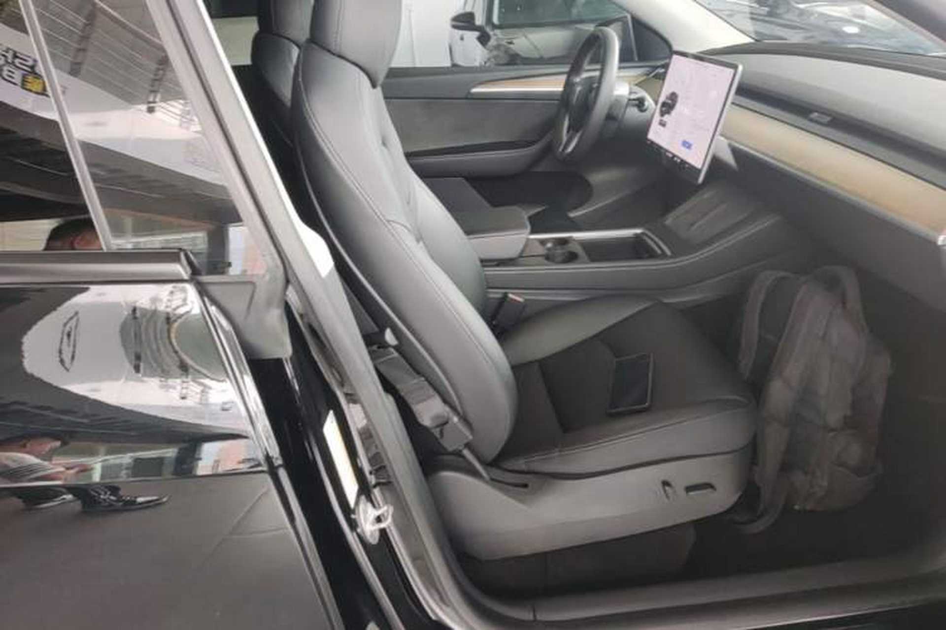 Used Tesla Model Y 2021 Standard Range Rear-Wheel Drive Version Right Front Seat